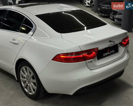 Белый Ягуар XE, объемом двигателя 2 л и пробегом 51 тыс. км за 15500 $, фото 11 на Automoto.ua