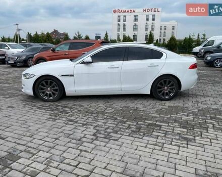 Белый Ягуар XE, объемом двигателя 2 л и пробегом 145 тыс. км за 13400 $, фото 3 на Automoto.ua