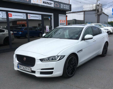 Белый Ягуар XE, объемом двигателя 2 л и пробегом 197 тыс. км за 15700 $, фото 1 на Automoto.ua