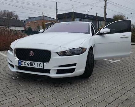 Белый Ягуар XE, объемом двигателя 2 л и пробегом 158 тыс. км за 15800 $, фото 3 на Automoto.ua