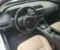 Белый Ягуар XE, объемом двигателя 2 л и пробегом 158 тыс. км за 15800 $, фото 7 на Automoto.ua