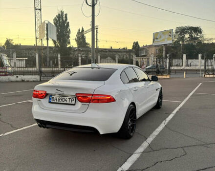 Белый Ягуар XE, объемом двигателя 2 л и пробегом 100 тыс. км за 15500 $, фото 6 на Automoto.ua