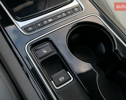 Белый Ягуар XE, объемом двигателя 2 л и пробегом 82 тыс. км за 14300 $, фото 20 на Automoto.ua