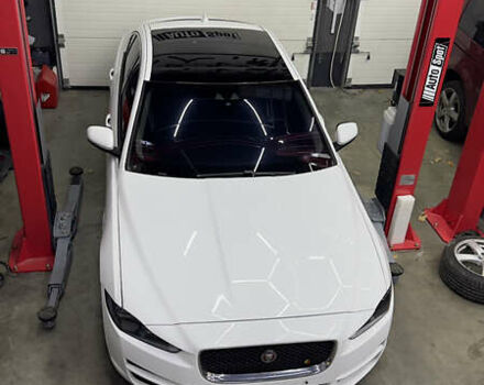 Белый Ягуар XE, объемом двигателя 2 л и пробегом 57 тыс. км за 14500 $, фото 19 на Automoto.ua