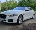 Белый Ягуар XE, объемом двигателя 2 л и пробегом 178 тыс. км за 13400 $, фото 1 на Automoto.ua