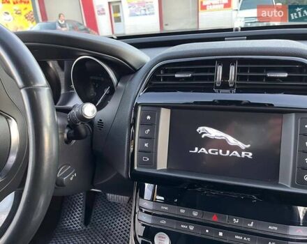 Белый Ягуар XE, объемом двигателя 2 л и пробегом 68 тыс. км за 16700 $, фото 10 на Automoto.ua