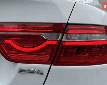 Белый Ягуар XE, объемом двигателя 2 л и пробегом 137 тыс. км за 16950 $, фото 30 на Automoto.ua