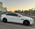 Белый Ягуар XE, объемом двигателя 2 л и пробегом 100 тыс. км за 15500 $, фото 1 на Automoto.ua