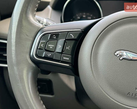 Белый Ягуар XE, объемом двигателя 2 л и пробегом 82 тыс. км за 14300 $, фото 21 на Automoto.ua