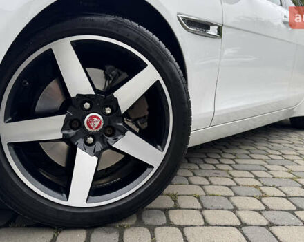 Белый Ягуар XE, объемом двигателя 2 л и пробегом 137 тыс. км за 16950 $, фото 17 на Automoto.ua