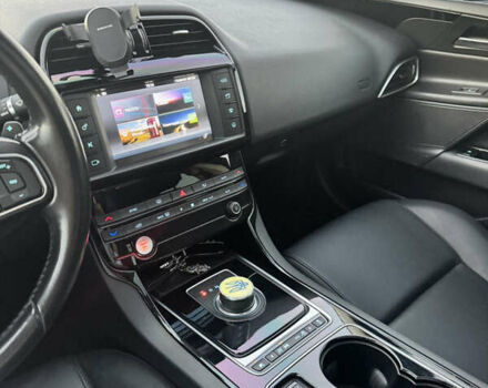 Белый Ягуар XE, объемом двигателя 2 л и пробегом 100 тыс. км за 15500 $, фото 11 на Automoto.ua