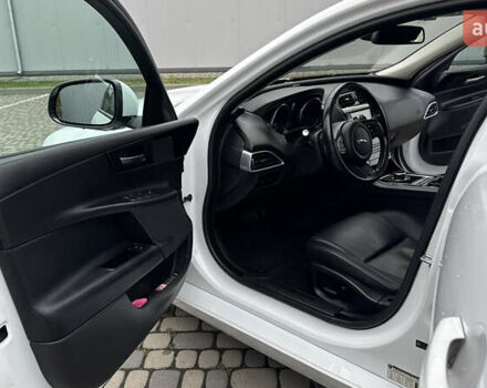 Белый Ягуар XE, объемом двигателя 2 л и пробегом 137 тыс. км за 16950 $, фото 41 на Automoto.ua