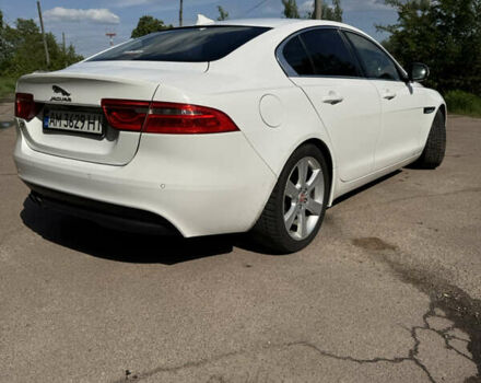 Белый Ягуар XE, объемом двигателя 2 л и пробегом 194 тыс. км за 17000 $, фото 1 на Automoto.ua