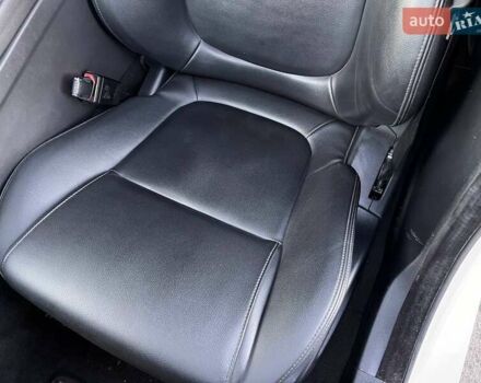 Белый Ягуар XE, объемом двигателя 2 л и пробегом 68 тыс. км за 16700 $, фото 15 на Automoto.ua