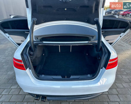 Белый Ягуар XE, объемом двигателя 2 л и пробегом 158 тыс. км за 13999 $, фото 17 на Automoto.ua