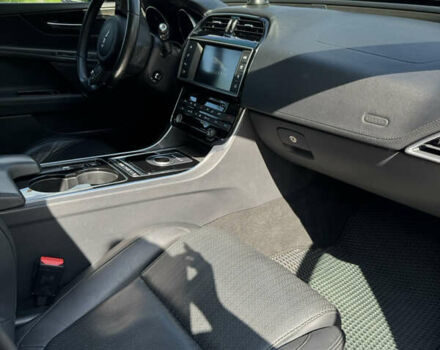 Белый Ягуар XE, объемом двигателя 2 л и пробегом 197 тыс. км за 15700 $, фото 8 на Automoto.ua