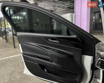 Белый Ягуар XE, объемом двигателя 2 л и пробегом 57 тыс. км за 14500 $, фото 15 на Automoto.ua