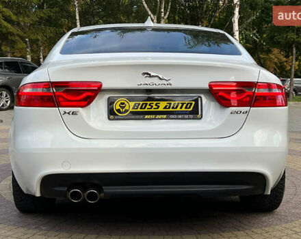 Белый Ягуар XE, объемом двигателя 2 л и пробегом 82 тыс. км за 14300 $, фото 5 на Automoto.ua