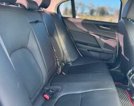 Білий Ягуар XE, об'ємом двигуна 2 л та пробігом 78 тис. км за 14300 $, фото 15 на Automoto.ua