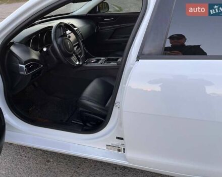 Белый Ягуар XE, объемом двигателя 2 л и пробегом 68 тыс. км за 16700 $, фото 19 на Automoto.ua