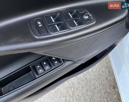 Белый Ягуар XE, объемом двигателя 2 л и пробегом 68 тыс. км за 16700 $, фото 24 на Automoto.ua