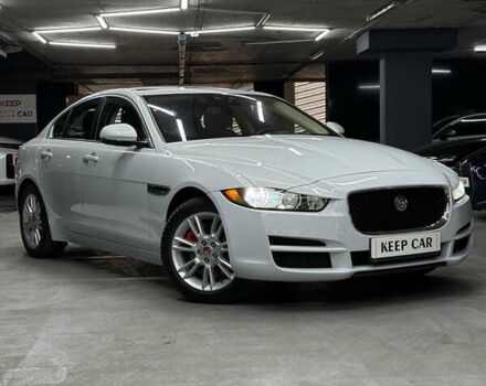 Белый Ягуар XE, объемом двигателя 2 л и пробегом 79 тыс. км за 17500 $, фото 3 на Automoto.ua