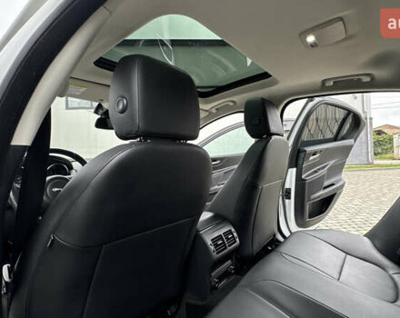 Белый Ягуар XE, объемом двигателя 2 л и пробегом 137 тыс. км за 16950 $, фото 39 на Automoto.ua