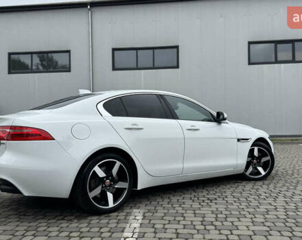 Белый Ягуар XE, объемом двигателя 2 л и пробегом 137 тыс. км за 16950 $, фото 14 на Automoto.ua