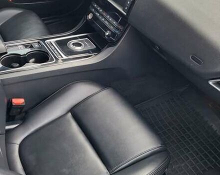 Белый Ягуар XE, объемом двигателя 3 л и пробегом 130 тыс. км за 14900 $, фото 2 на Automoto.ua