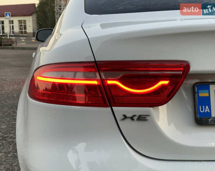 Белый Ягуар XE, объемом двигателя 2 л и пробегом 133 тыс. км за 14800 $, фото 19 на Automoto.ua