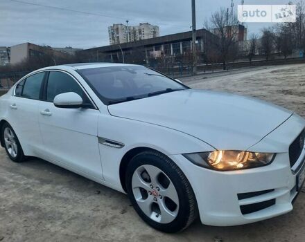 Білий Ягуар XE, об'ємом двигуна 2 л та пробігом 144 тис. км за 16400 $, фото 5 на Automoto.ua