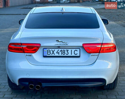 Белый Ягуар XE, объемом двигателя 2 л и пробегом 158 тыс. км за 13999 $, фото 4 на Automoto.ua