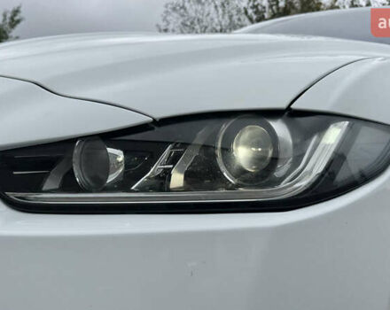 Белый Ягуар XE, объемом двигателя 2 л и пробегом 137 тыс. км за 16950 $, фото 23 на Automoto.ua
