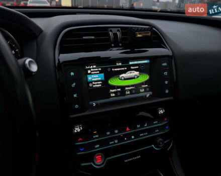 Белый Ягуар XE, объемом двигателя 2 л и пробегом 57 тыс. км за 14500 $, фото 12 на Automoto.ua