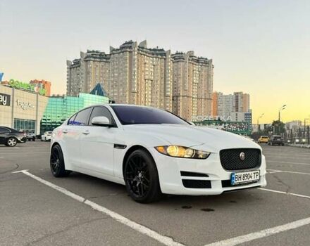 Белый Ягуар XE, объемом двигателя 2 л и пробегом 100 тыс. км за 15500 $, фото 2 на Automoto.ua