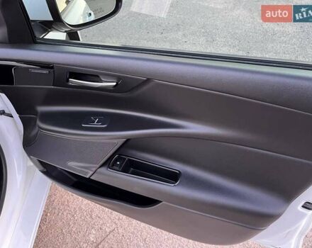 Белый Ягуар XE, объемом двигателя 2 л и пробегом 68 тыс. км за 16700 $, фото 6 на Automoto.ua