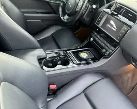 Белый Ягуар XE, объемом двигателя 2 л и пробегом 100 тыс. км за 15500 $, фото 23 на Automoto.ua