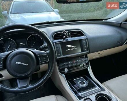 Белый Ягуар XE, объемом двигателя 2 л и пробегом 136 тыс. км за 15450 $, фото 5 на Automoto.ua