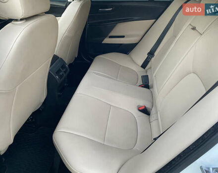 Белый Ягуар XE, объемом двигателя 2 л и пробегом 133 тыс. км за 14800 $, фото 12 на Automoto.ua