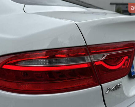 Белый Ягуар XE, объемом двигателя 2 л и пробегом 137 тыс. км за 16950 $, фото 28 на Automoto.ua