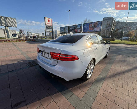Белый Ягуар XE, объемом двигателя 2 л и пробегом 135 тыс. км за 16000 $, фото 5 на Automoto.ua