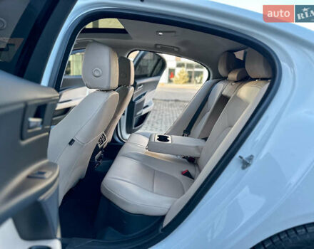 Белый Ягуар XE, объемом двигателя 2 л и пробегом 158 тыс. км за 13999 $, фото 9 на Automoto.ua