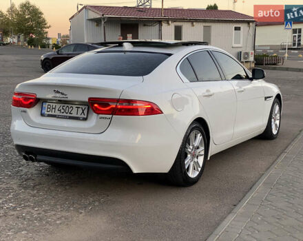Белый Ягуар XE, объемом двигателя 2 л и пробегом 133 тыс. км за 14800 $, фото 6 на Automoto.ua