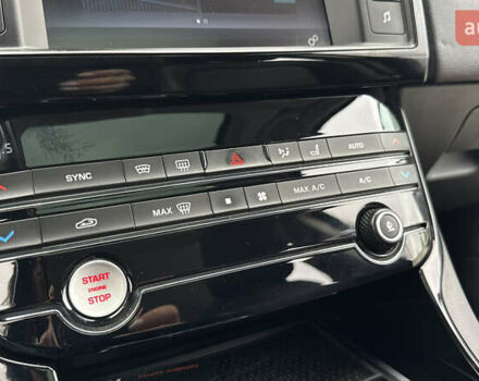 Белый Ягуар XE, объемом двигателя 2 л и пробегом 137 тыс. км за 16950 $, фото 53 на Automoto.ua