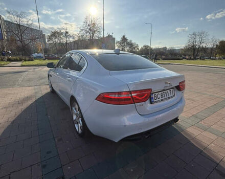 Белый Ягуар XE, объемом двигателя 2 л и пробегом 135 тыс. км за 16000 $, фото 3 на Automoto.ua