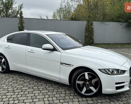 Белый Ягуар XE, объемом двигателя 2 л и пробегом 137 тыс. км за 16950 $, фото 4 на Automoto.ua