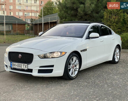Белый Ягуар XE, объемом двигателя 2 л и пробегом 133 тыс. км за 14800 $, фото 3 на Automoto.ua