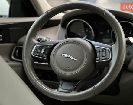 Белый Ягуар XE, объемом двигателя 2 л и пробегом 82 тыс. км за 14300 $, фото 24 на Automoto.ua