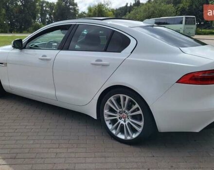 Белый Ягуар XE, объемом двигателя 3 л и пробегом 132 тыс. км за 12900 $, фото 7 на Automoto.ua