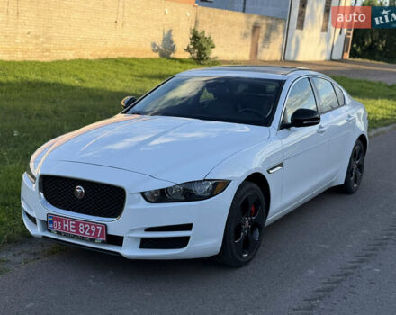 Білий Ягуар XE, об'ємом двигуна 2 л та пробігом 155 тис. км за 12500 $, фото 1 на Automoto.ua